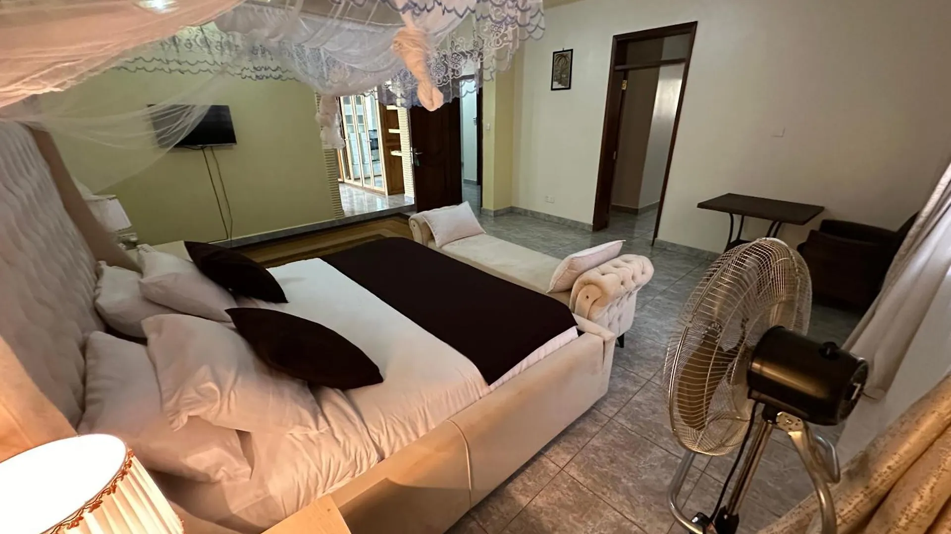 Villa Beautiful Home Opposite Speke Resort Munyonyo Near Lake Victoria Kampala