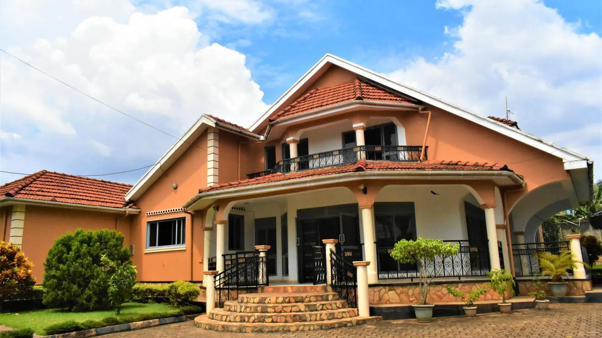 Beautiful Home Opposite Speke Resort Munyonyo Near Lake Victoria Kampala